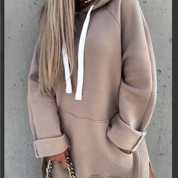 Women Oversized Kangaroo Pocket Hoodie Pullover - Picture 2 of 4